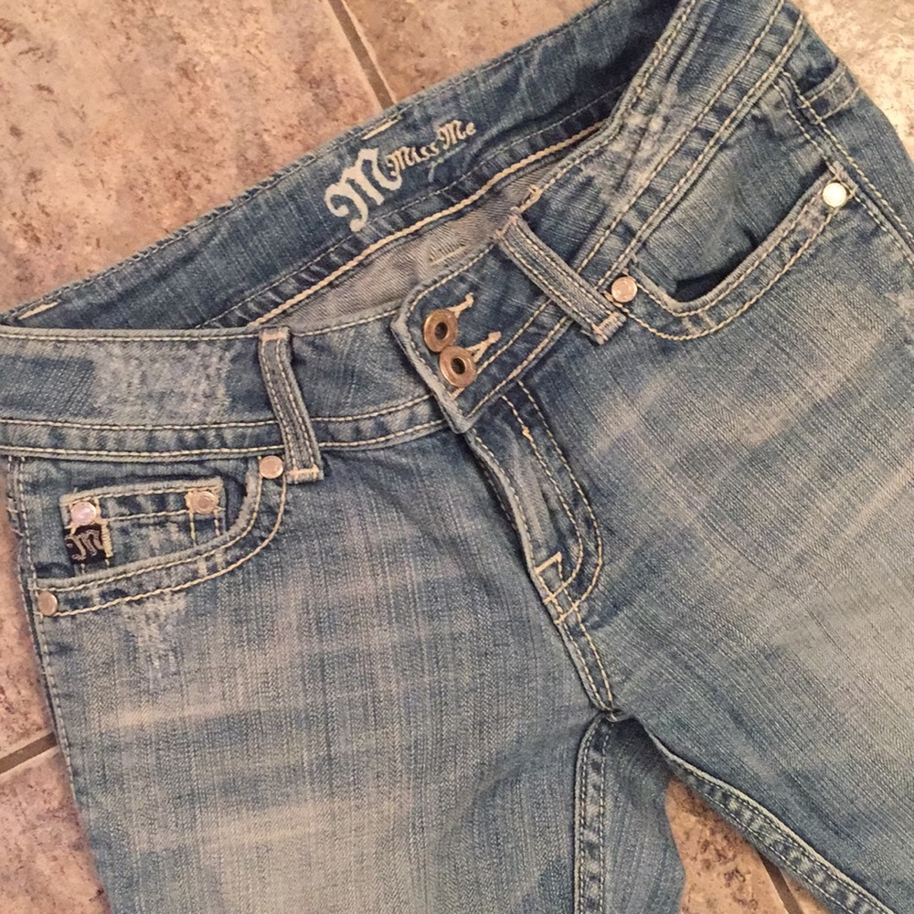 Miss Me Light Wash Distressed Capri